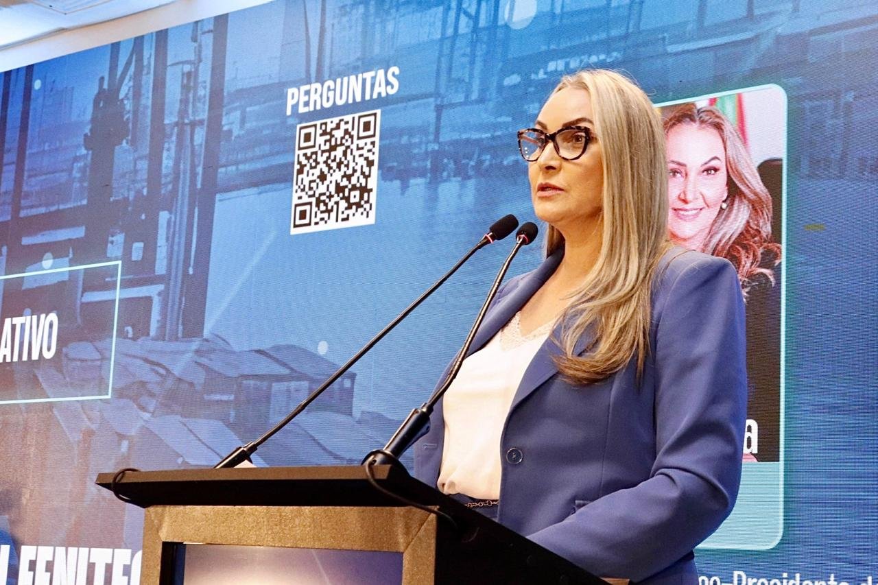 Daniela Reinehr destaca necessidade de modernização dos portos e segurança jurídica em painel da Fenop