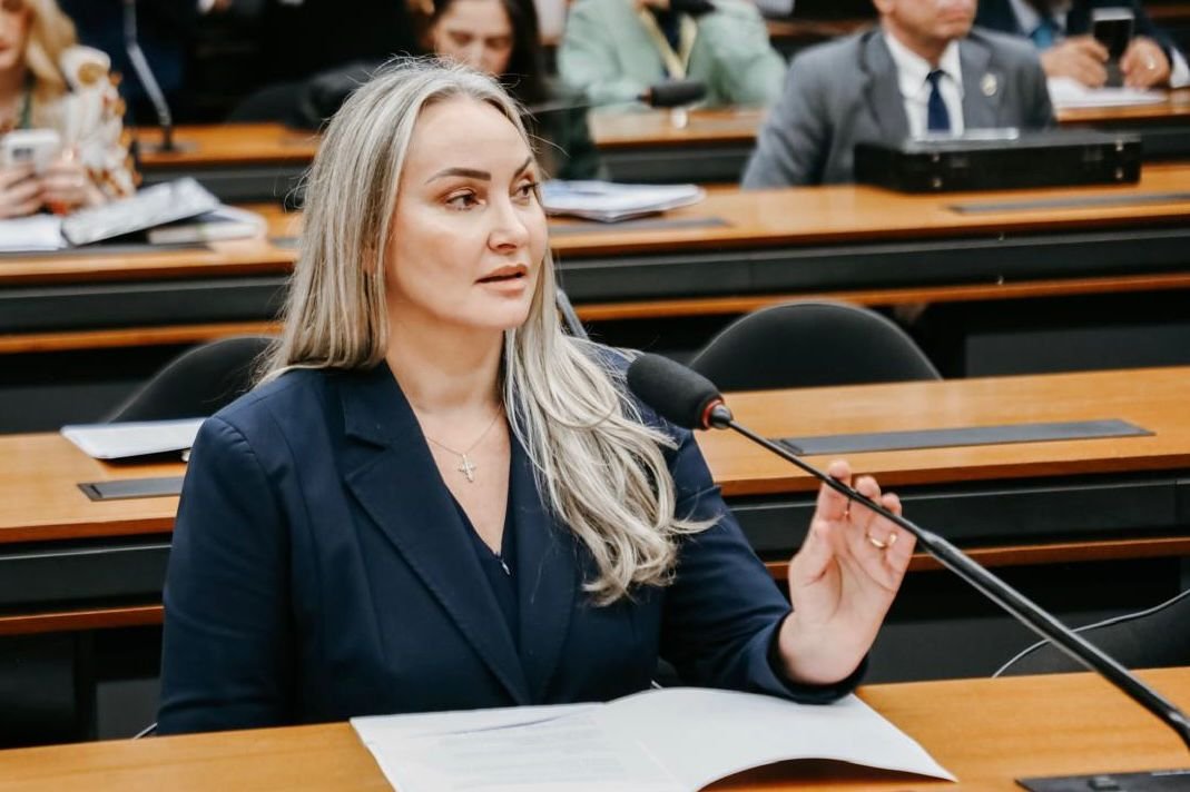 Deputada Daniela Reinehr protocola projeto que cria o Dia Nacional em Memória à Chapecoense